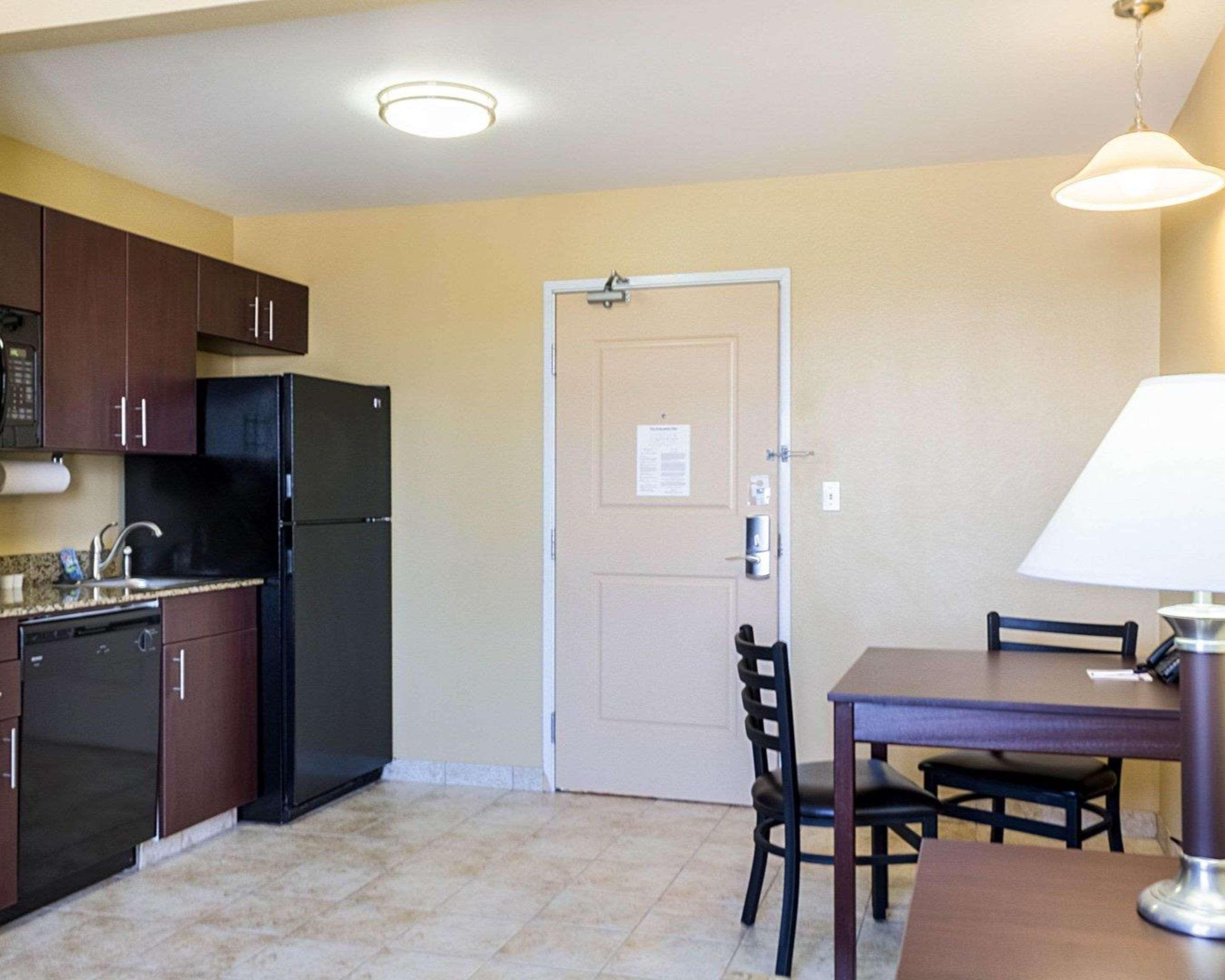 Mainstay Suites Minot Exterior foto