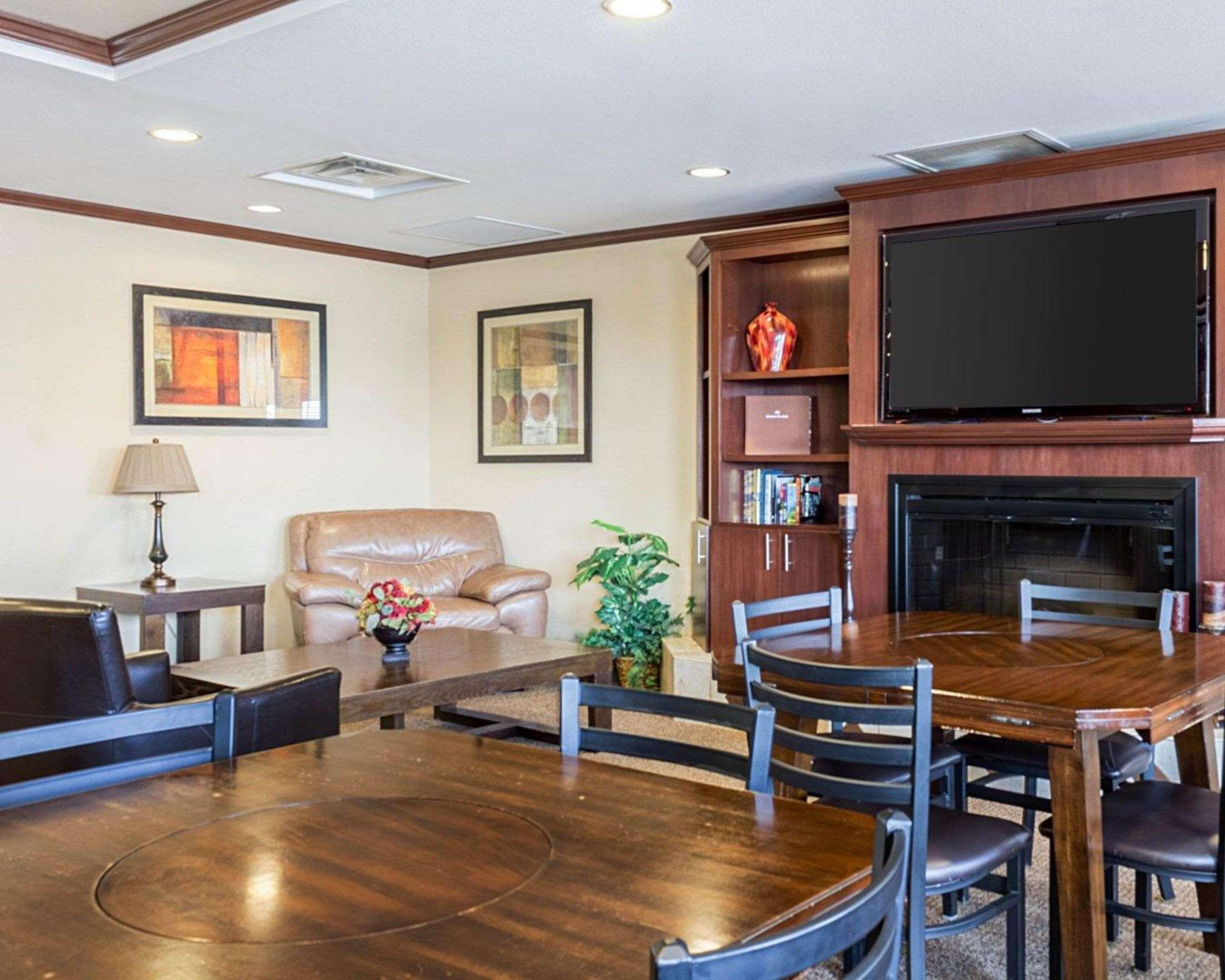 Mainstay Suites Minot Exterior foto