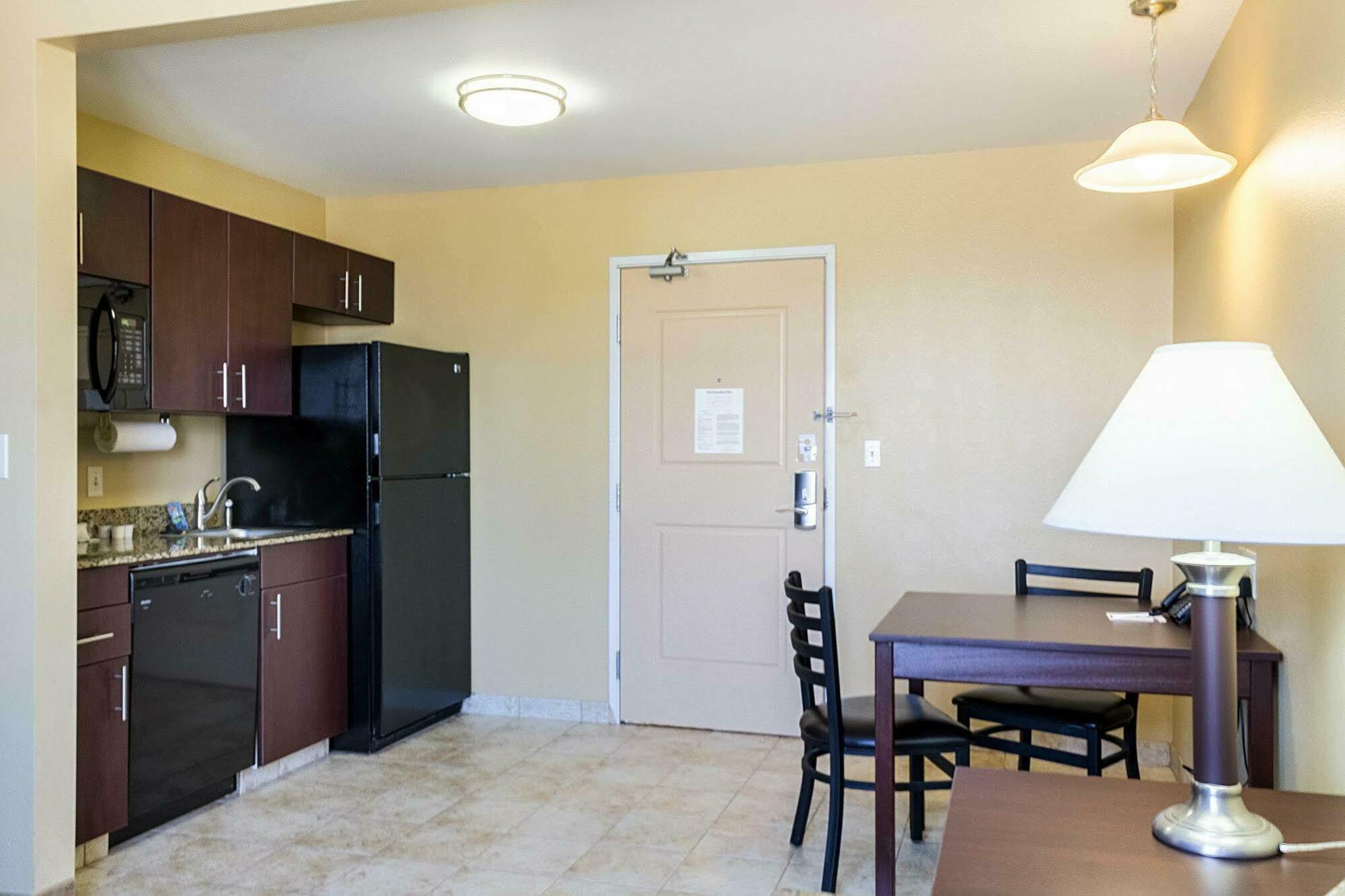 Mainstay Suites Minot Exterior foto