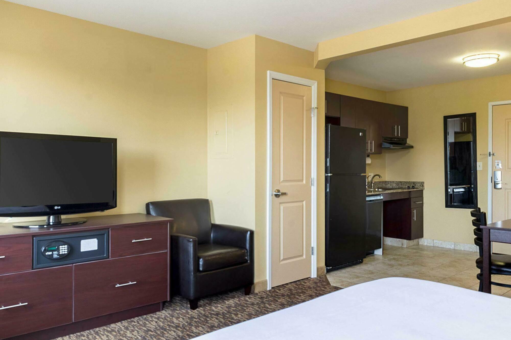 Mainstay Suites Minot Exterior foto